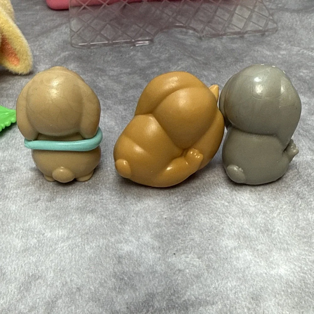 Little Live Pets Mama Surprise Minis Flocked Bunny Rabbit Babies Hutch Moose Toy
